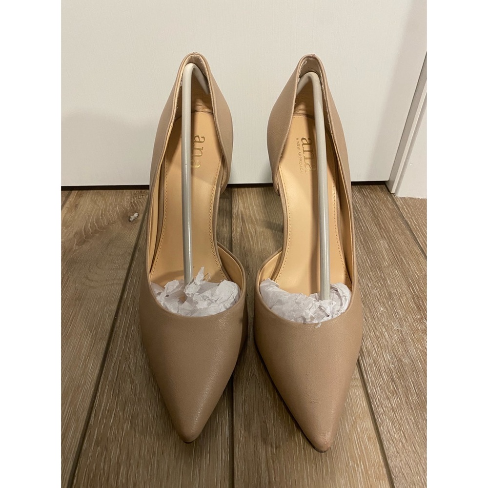 Beige heels